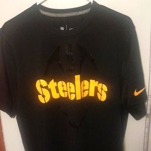 Pittsburgh Steelers official NFL Tshirt. Size Medium. Brand new.